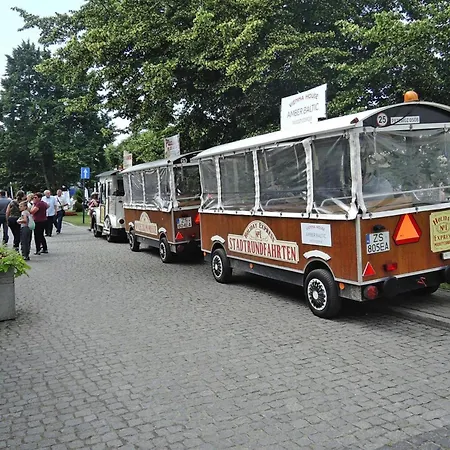 Near Wolin National Park & アパート ミエンジズドロイェ