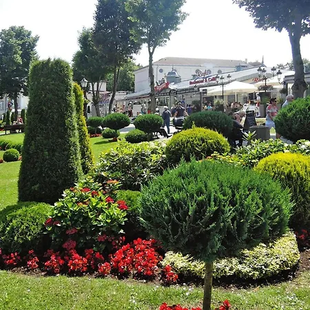 Near Wolin National Park & アパート ミエンジズドロイェ